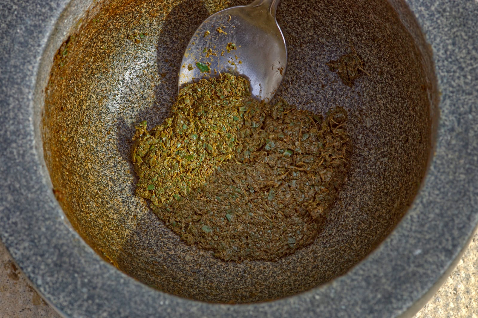 http://ayuryog.org/sites/default/files/crushed_betel_leaf.jpg